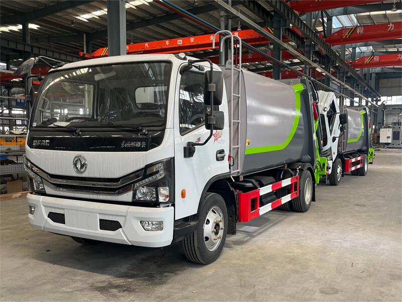 8立方東風(fēng)D7壓縮式垃圾車(chē)